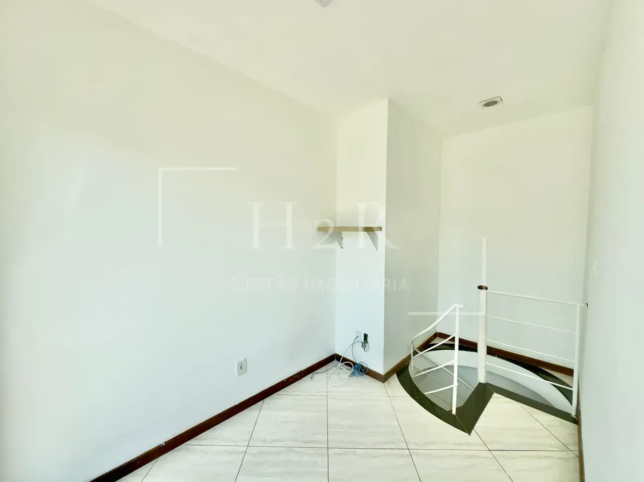 Furnished 3-bedroom apartment with balcony — photo 19