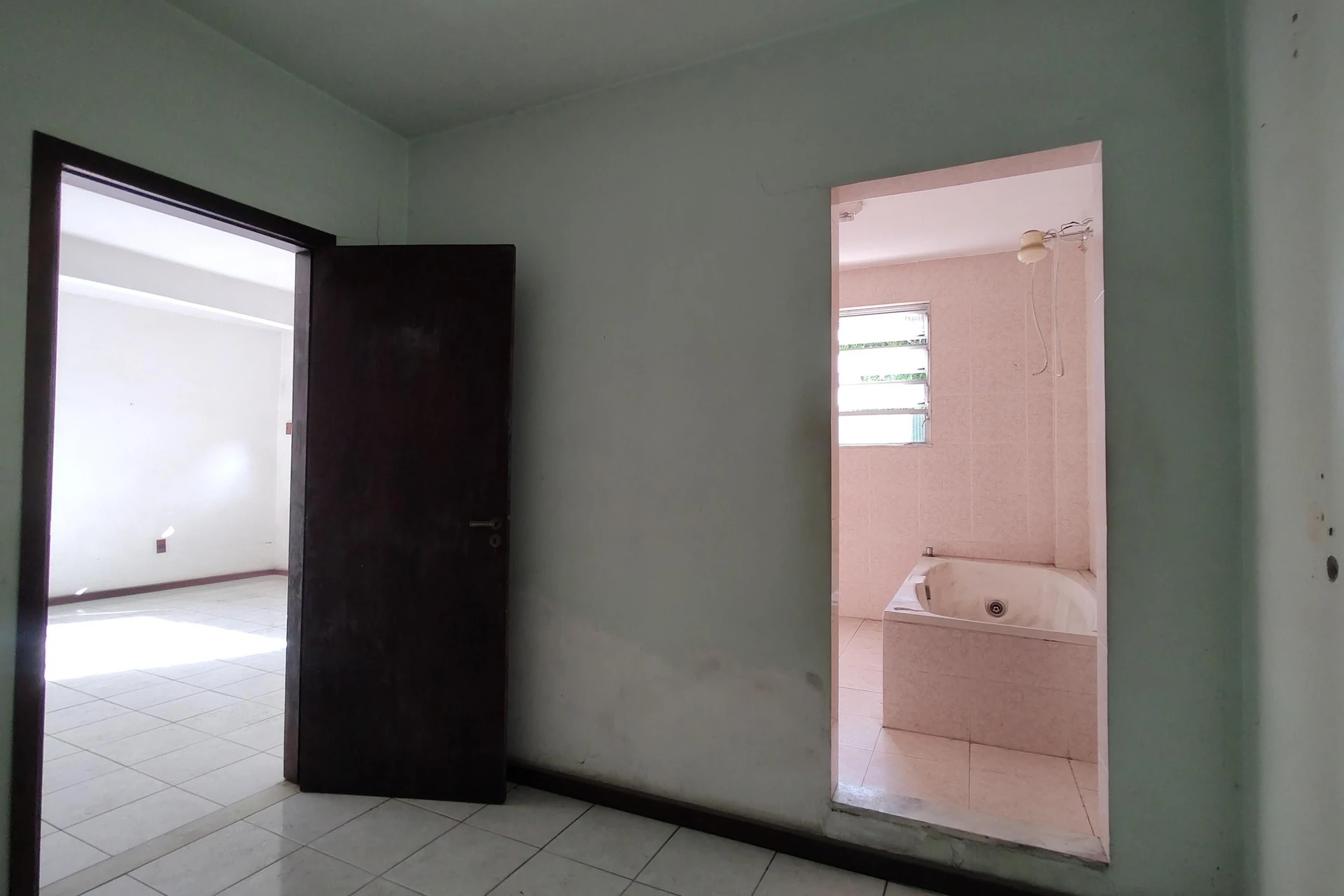 Unfurnished house with 4 bedrooms and private garden — photo 53