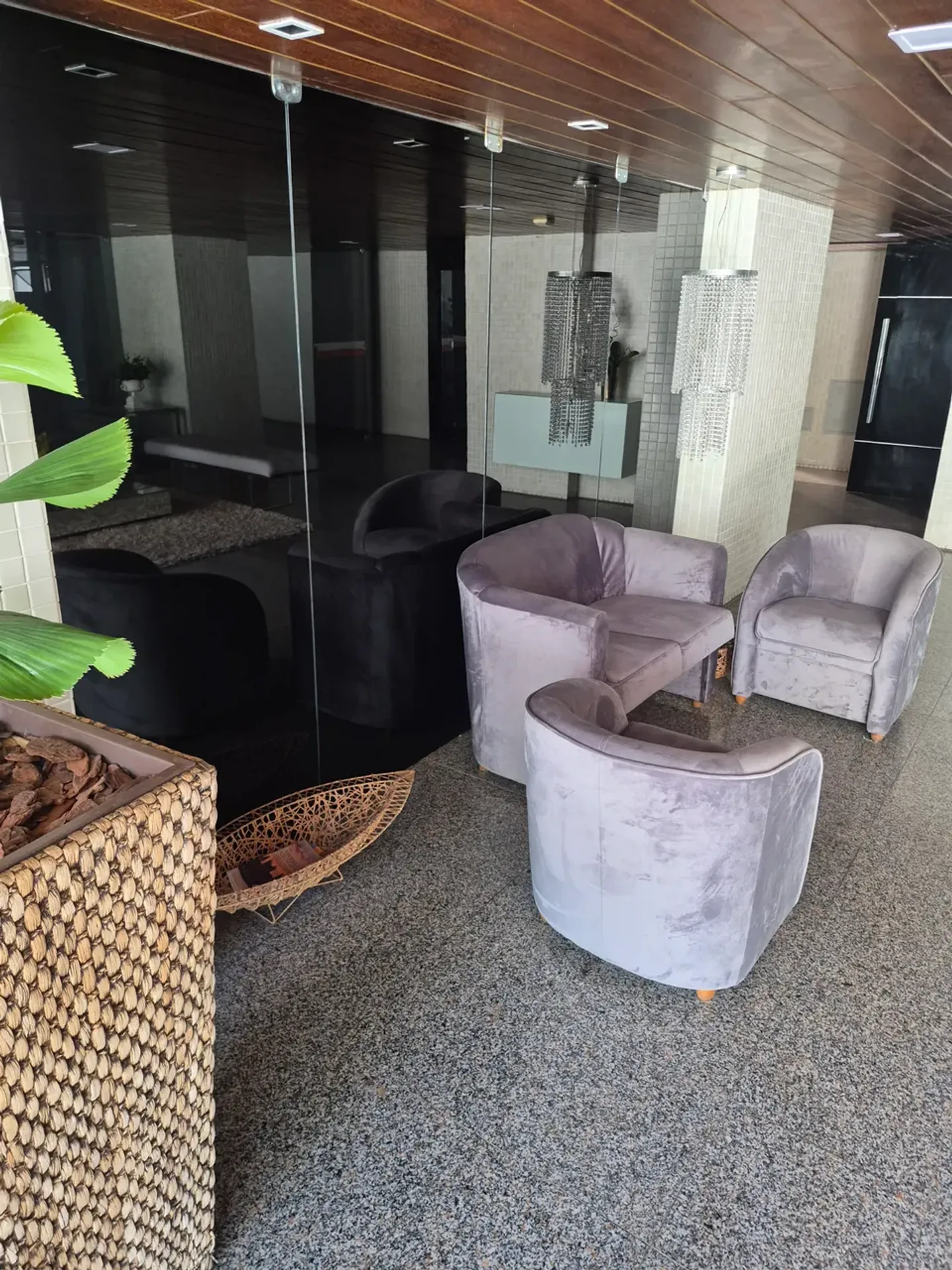 Apartment on the 11th floor with a glass-enclosed balcony — photo 21