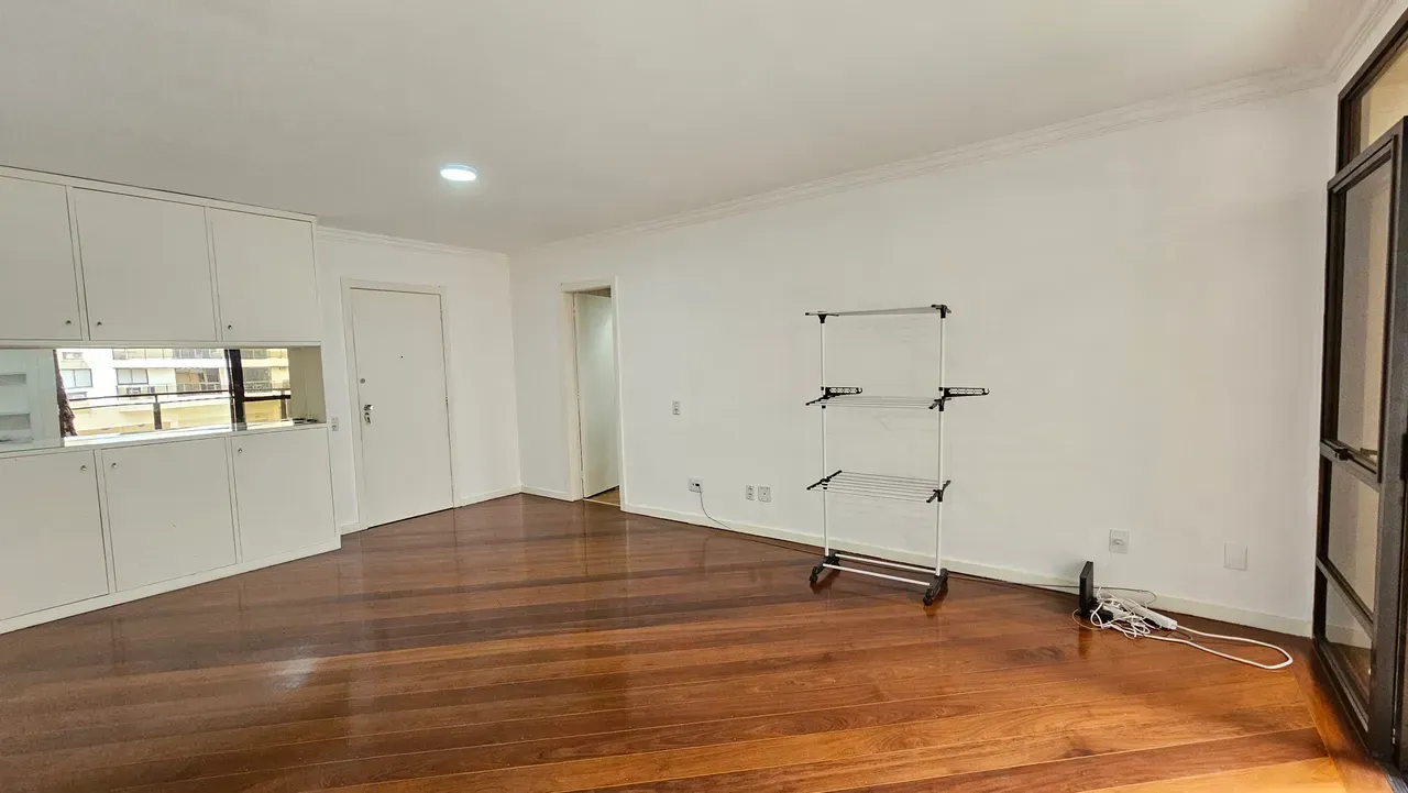 Apartment with 3 bedrooms and a balcony — photo 8