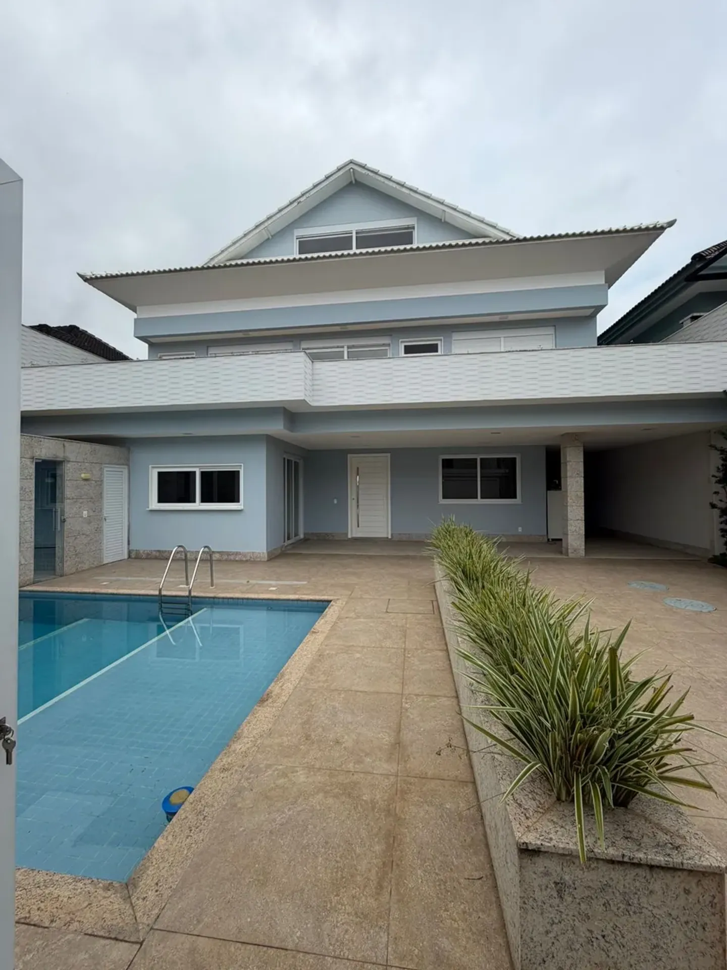 Rental house with 4 bedrooms, 5 baths and 360 m² — photo 2