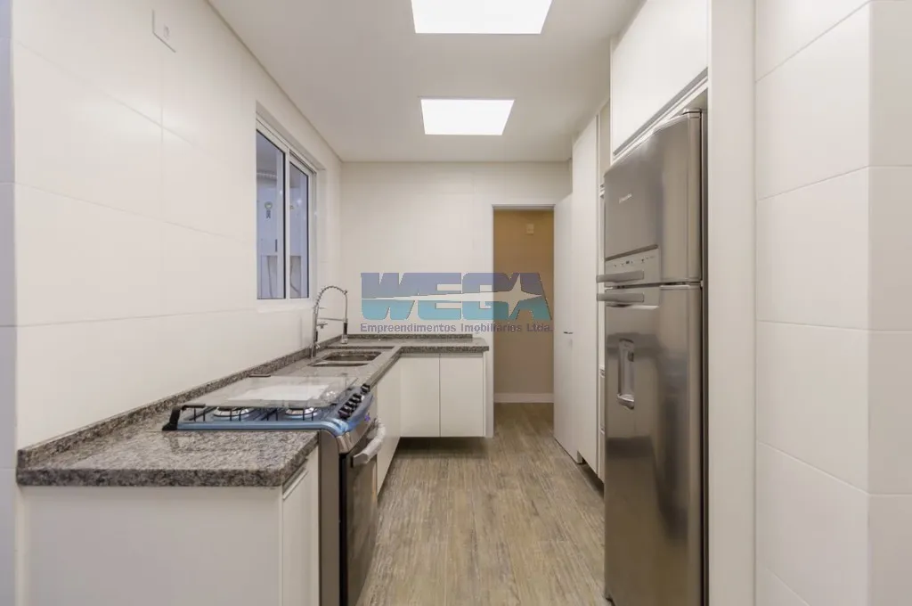 3-bedroom apartment with a walk-in closet — photo 3