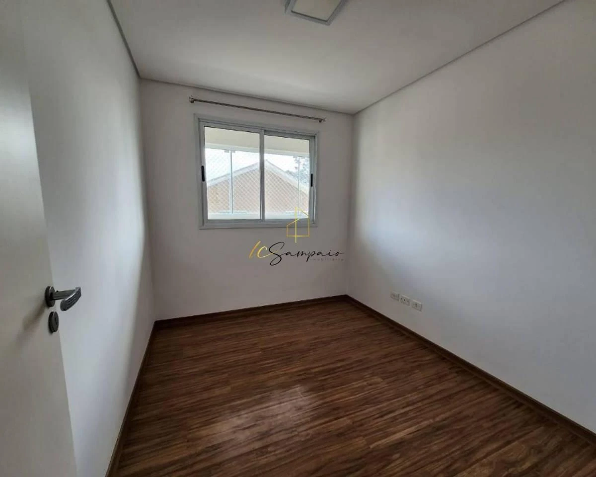 2-bedroom apartment with a glass-enclosed balcony — photo 3