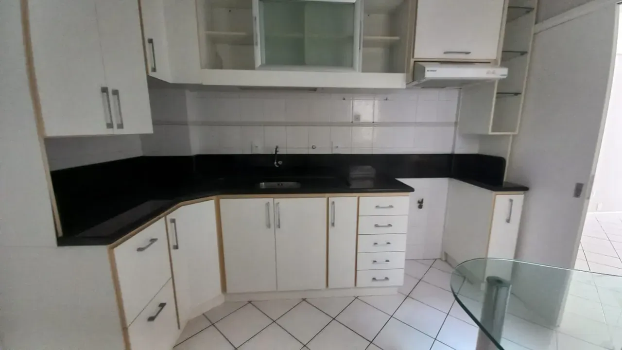 Apartment on the 4th floor with a glass-enclosed balcony — photo 6