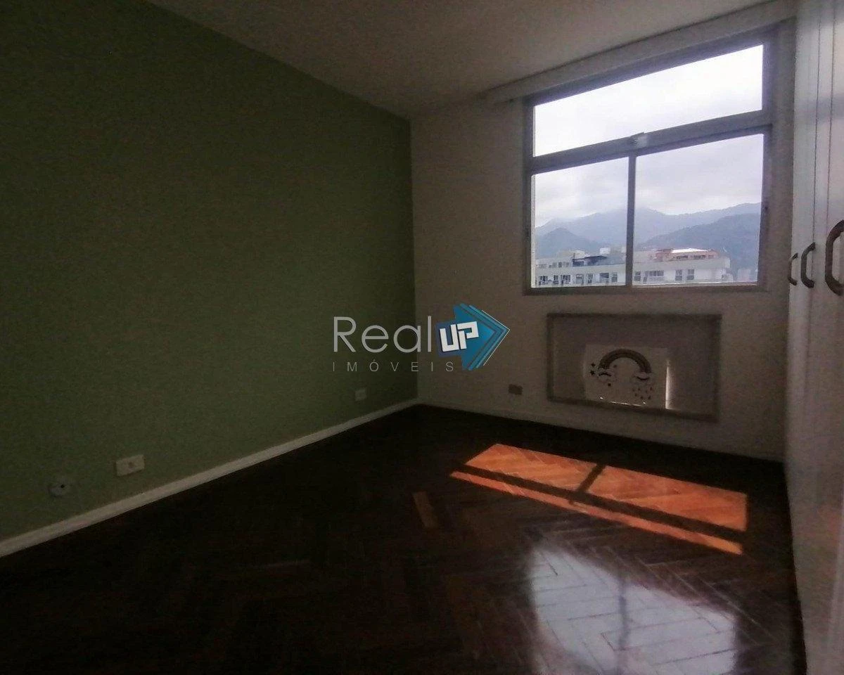2-bedroom apartment with a mountain view in Rio de Janeiro — photo 19
