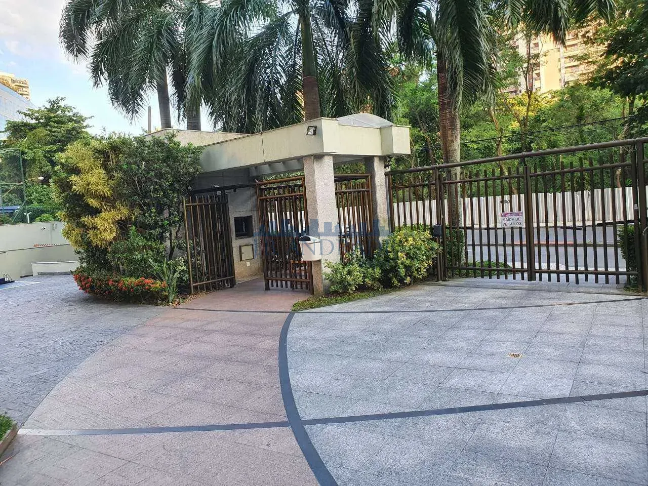 Furnished 2-bedroom apartment with a suite and balcony — photo 14