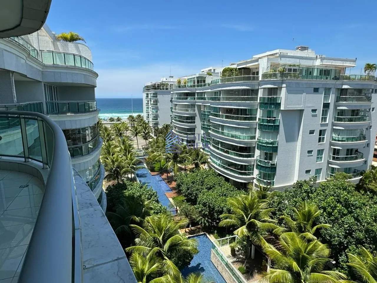 Apartamento com 3 quartos e 5 banheiros, 4 vagas — photo 2