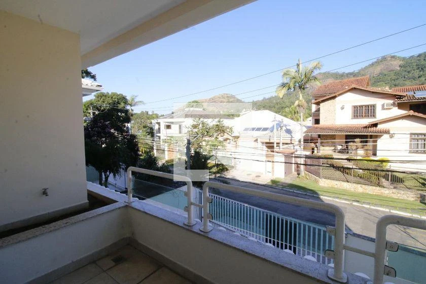 House with 4 en-suite bedrooms and 597 m², 4 parking — photo 47