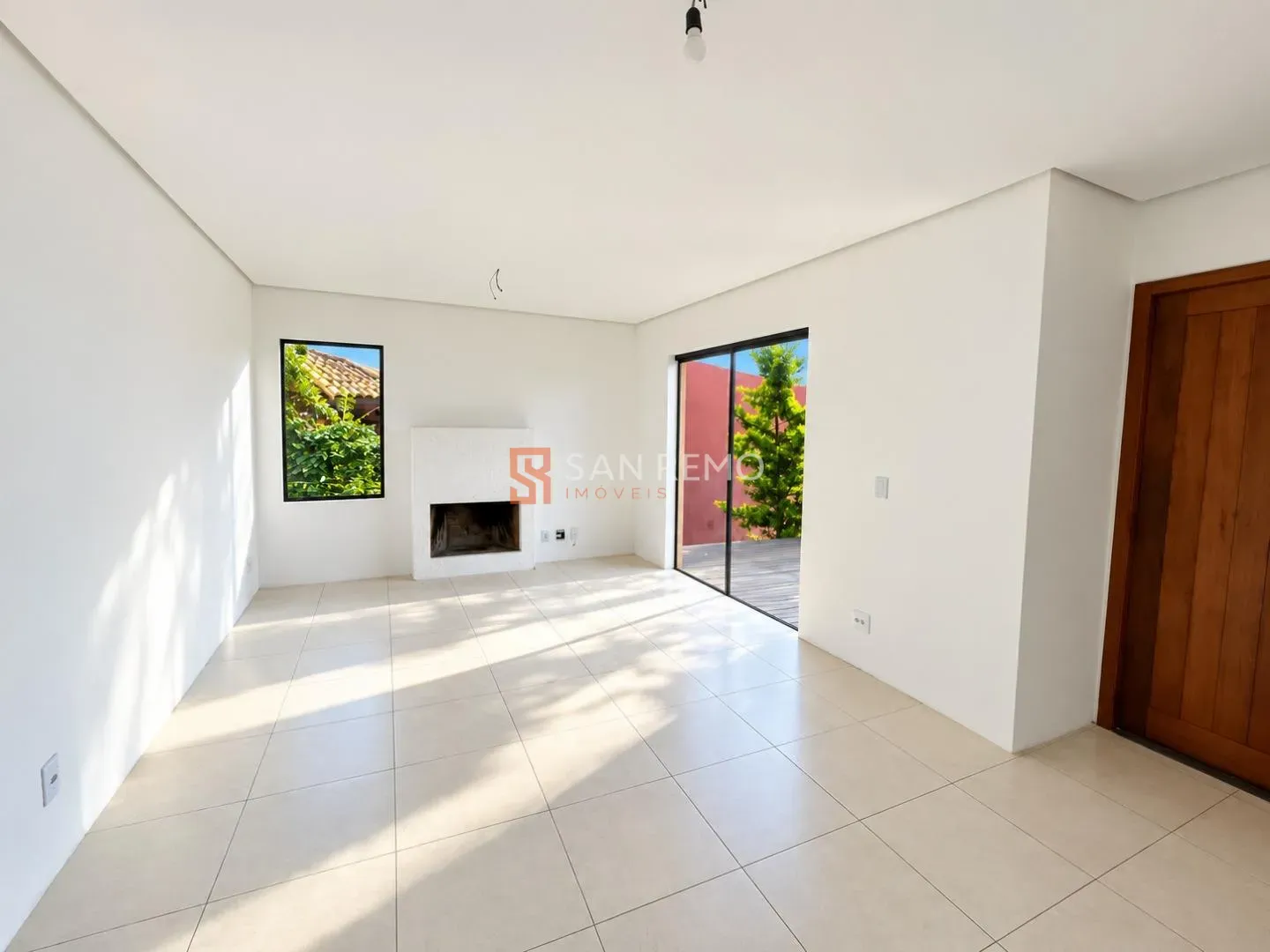 2-bedroom house with a fireplace — photo 7