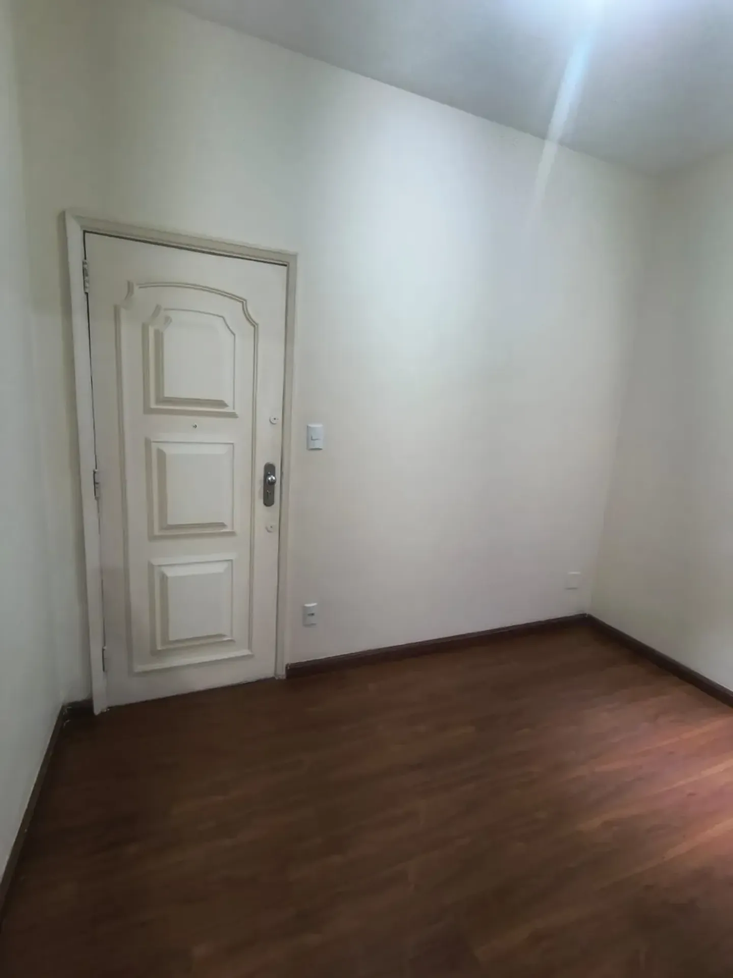 Дерев'яна підлога або ламінат та 1 спальня: квартира 32 м² — photo 16