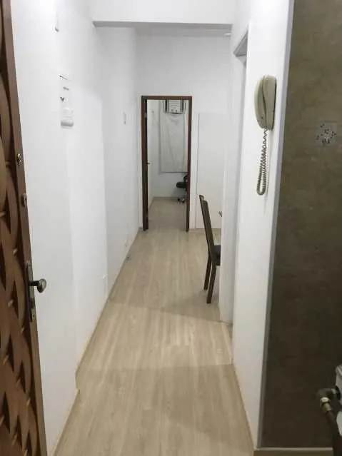 Wood or laminate floors in a one-bedroom apartment, 35 m² — photo 15
