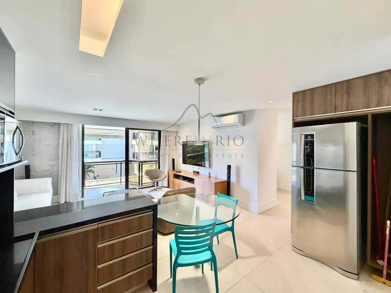 Furnished 2-bedroom apartment with balcony and parking — photo 2