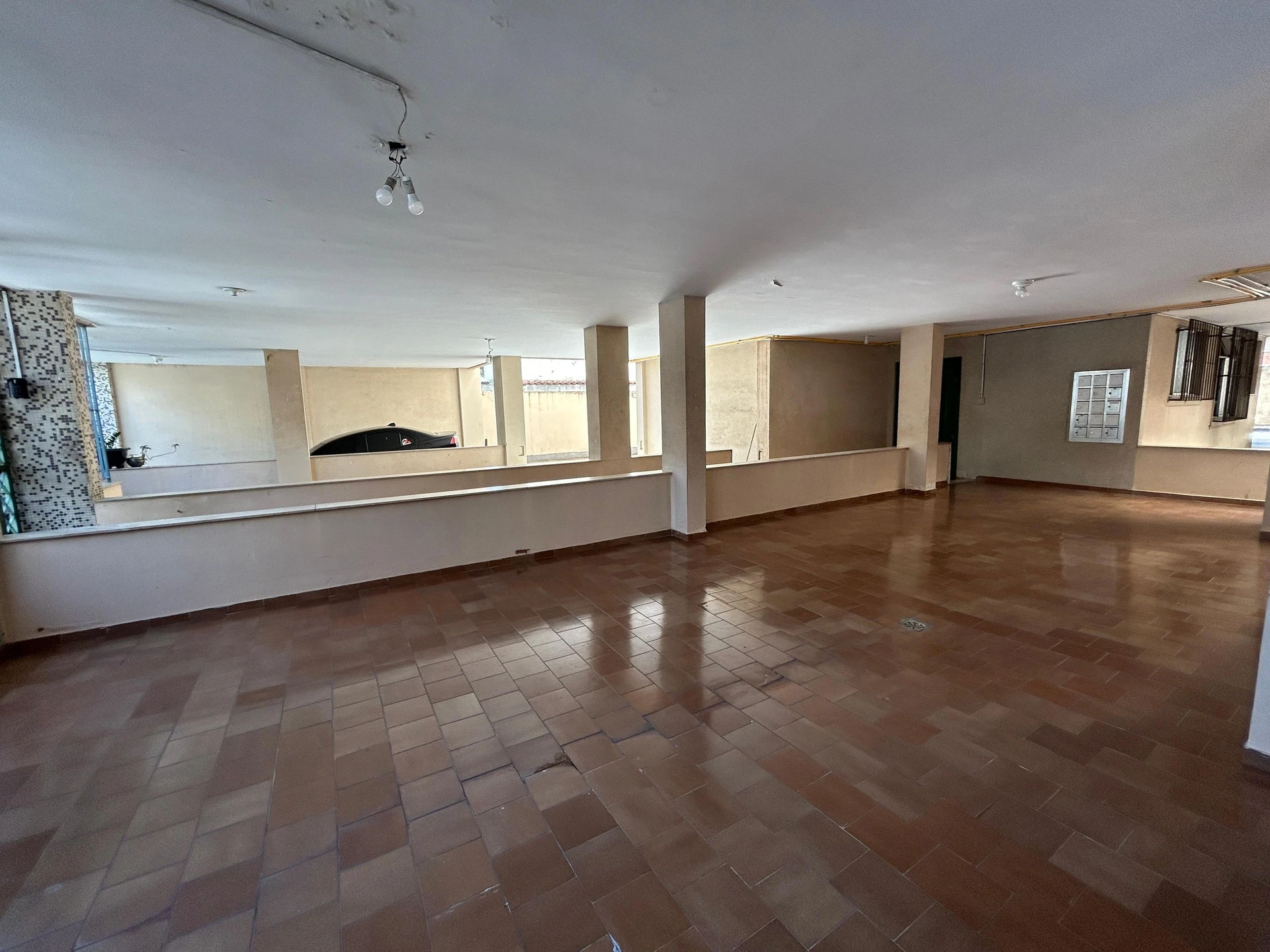 Unfurnished rental apartment with 2 bedrooms and parking — photo 30
