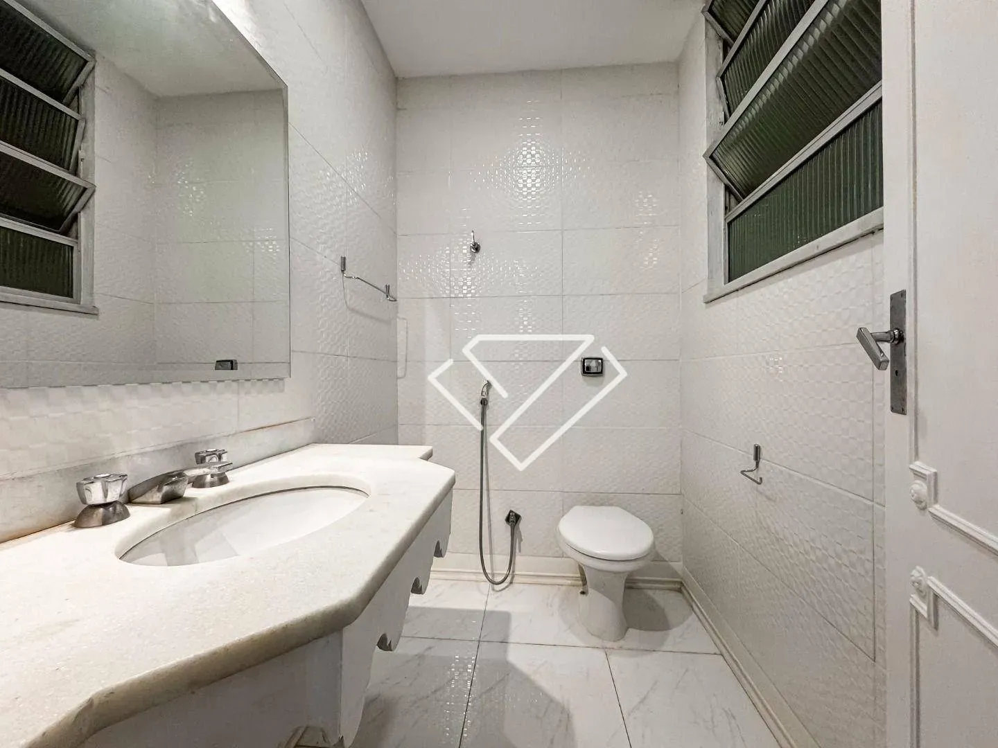 Home office in a 3-bedroom apartment, 189 m² — photo 3