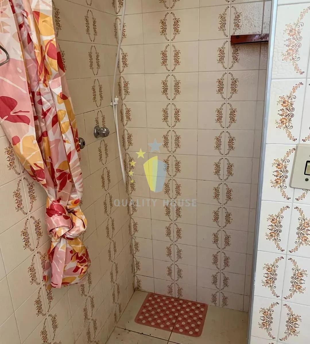 Дерев'яна підлога або ламінат та 1 спальня: квартира 45 м² — photo 2
