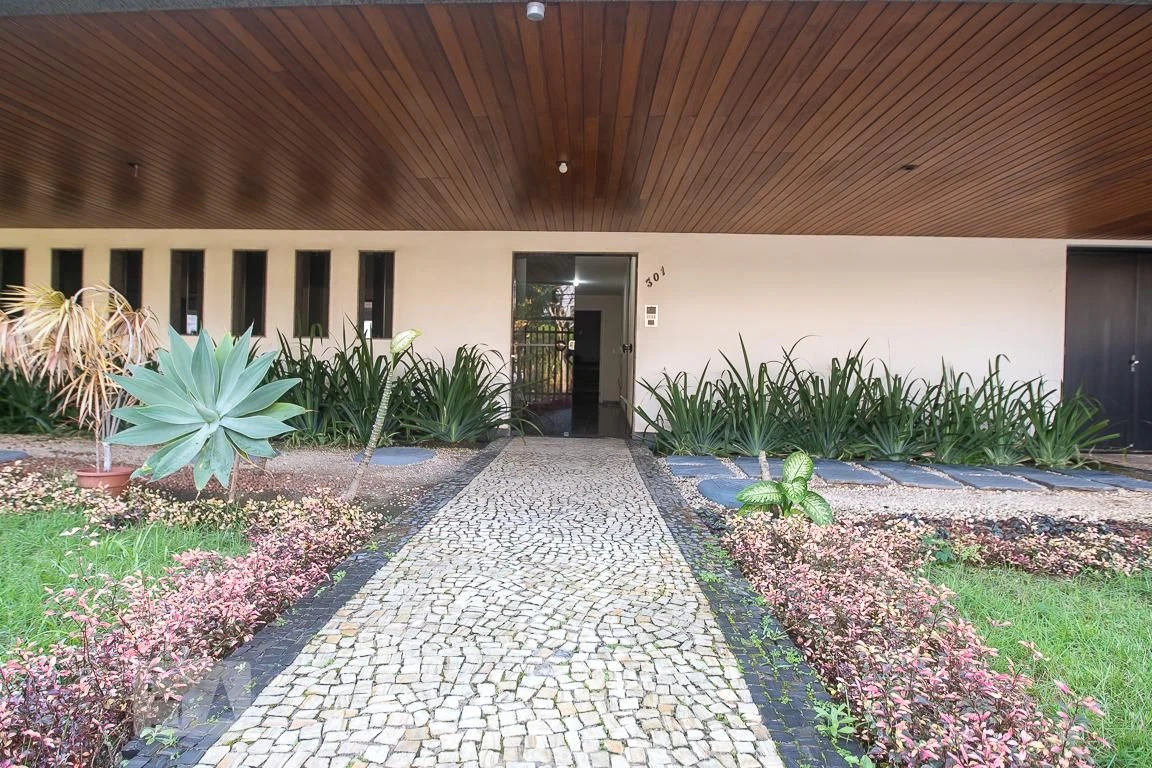 Furnished 3-bedroom apartment with private BBQ — photo 30