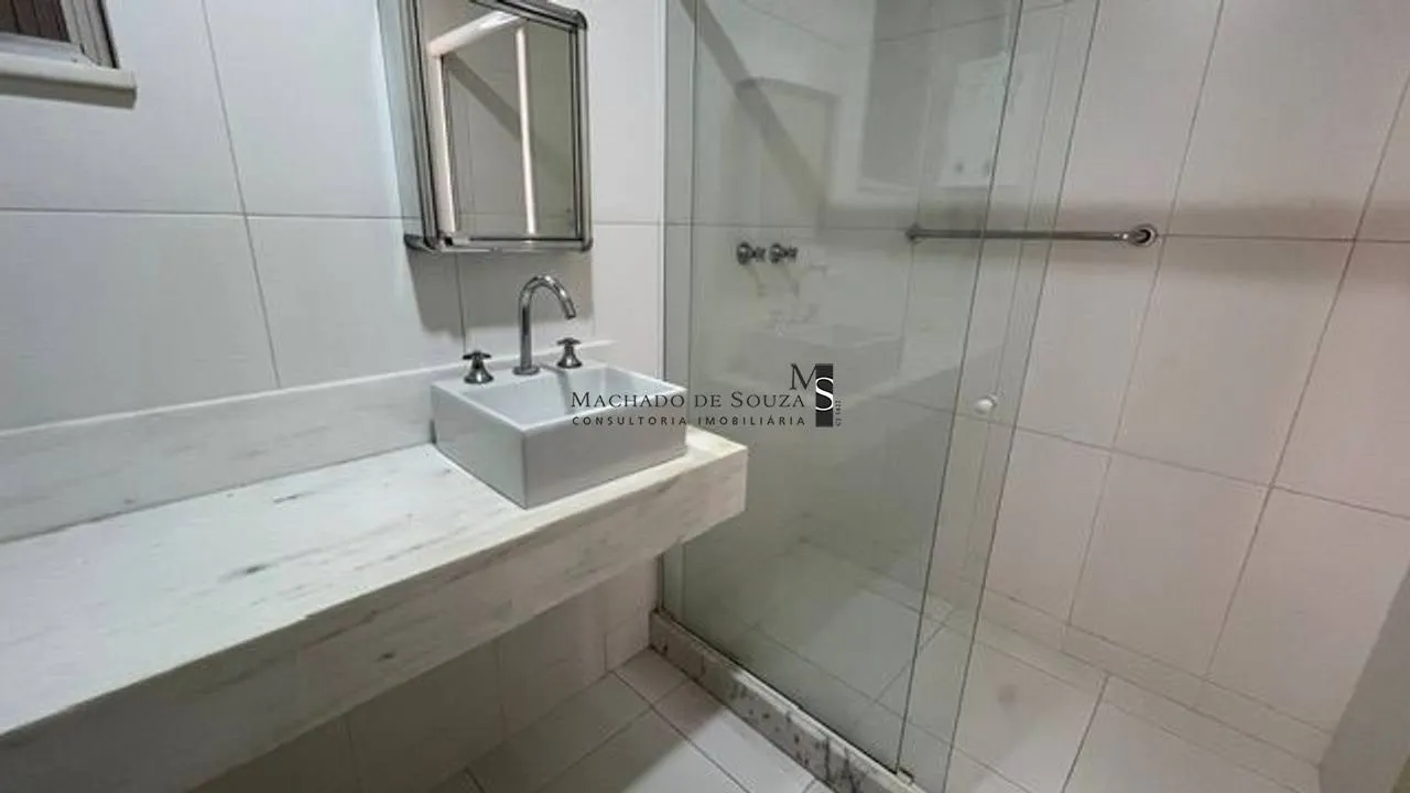 One-bedroom apartment with a mountain view in Rio de Janeiro — photo 8