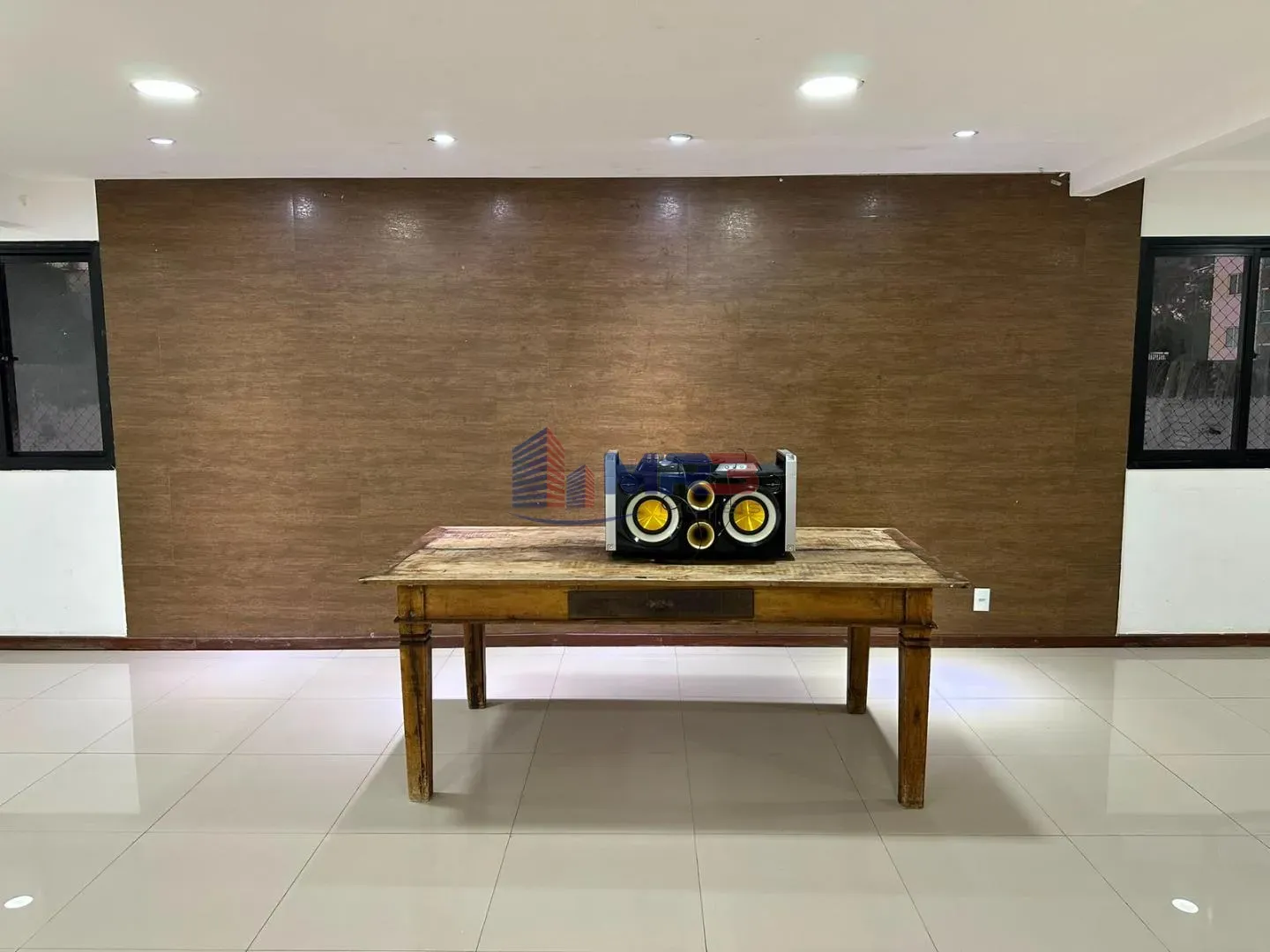 Balcony with a grill in a 2-bedroom apartment, 60 m² — photo 29
