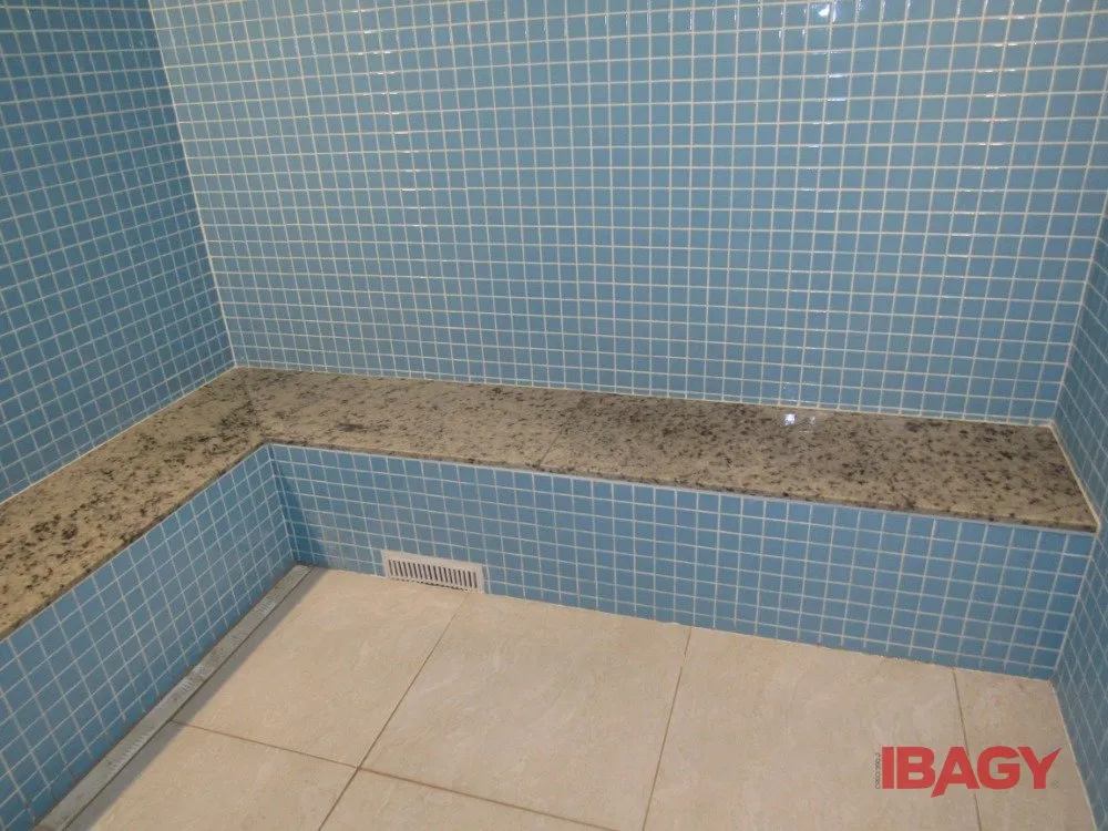 2-bedroom apartment in a building with a sauna — photo 61