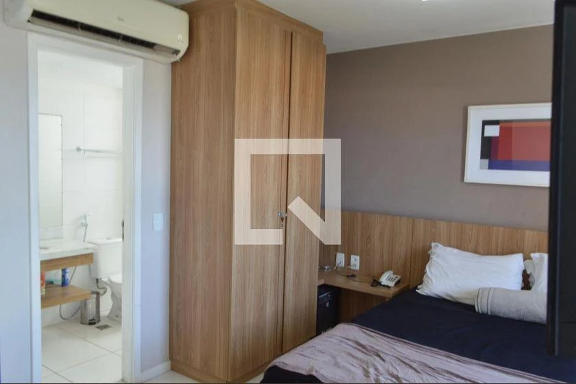 1-bedroom furnished apartment with glass shower cabin — photo 3