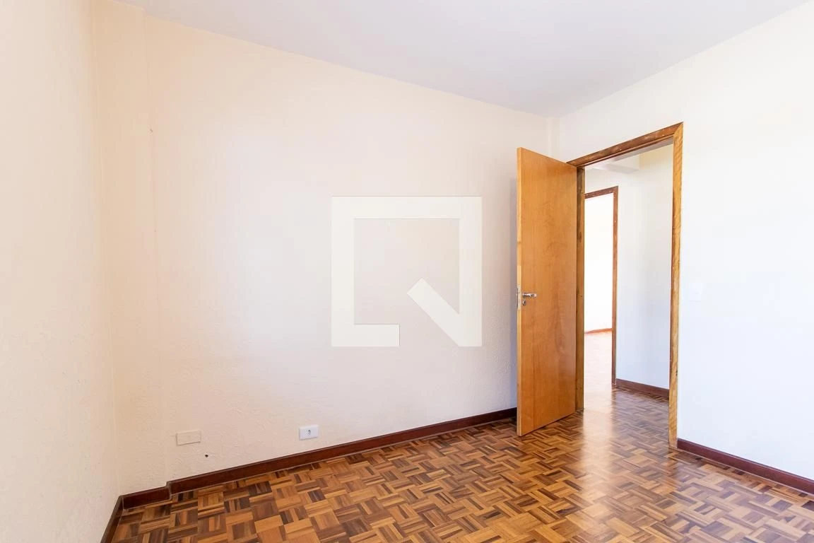 Apartamento de 3 quartos com piso de madeira ou laminado — photo 5
