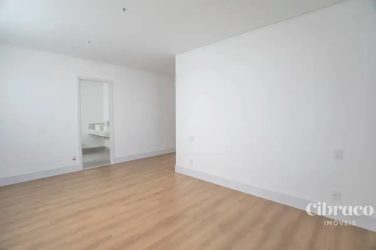 Unfurnished 288 m² apartment with 3 en-suite bedrooms — photo 9