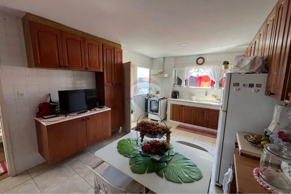 Furnished 4-bedroom apartment with 2 baths and 183 m² — photo 10