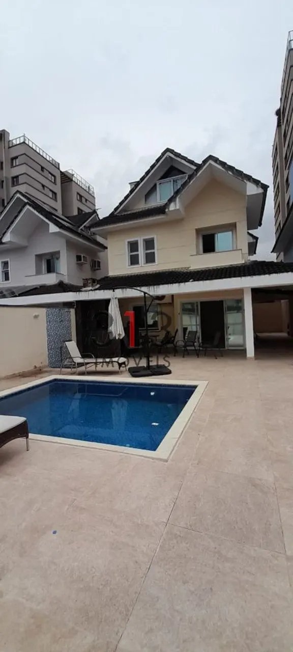 4-bedroom house with a bathtub — photo 16