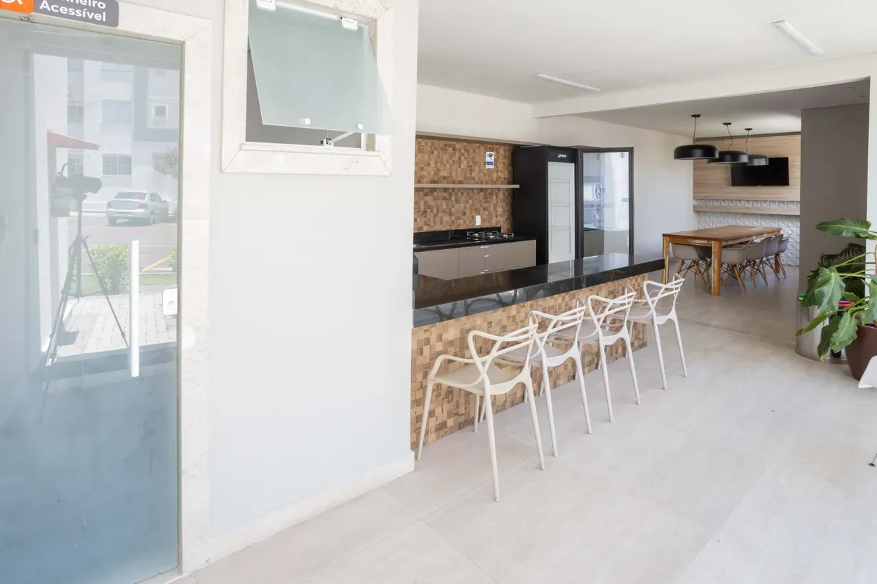 Furnished 2-bedroom apartment with open-plan kitchen — photo 2
