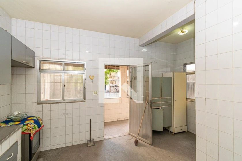 Casa amueblada con 3 dormitorios y 240 m² con balcón — photo 3