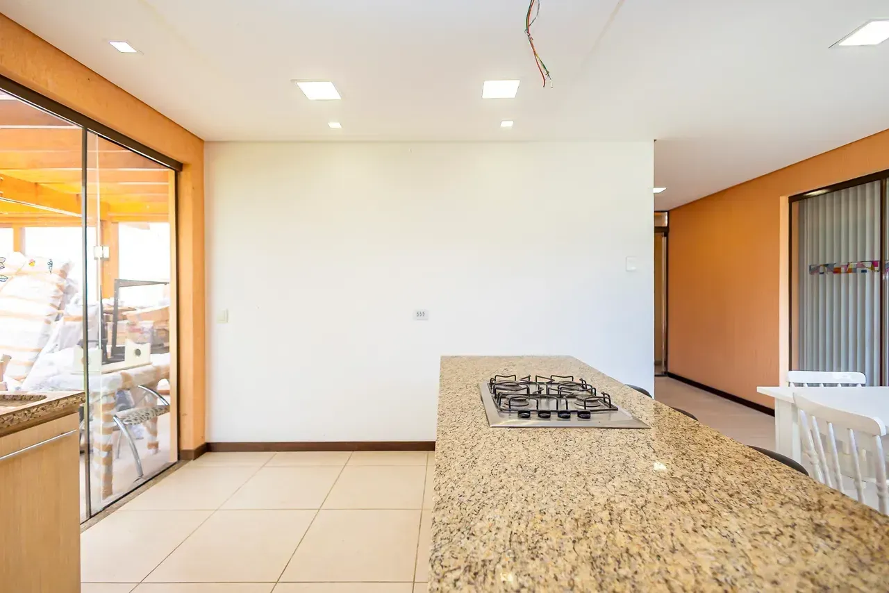Furnished house with 5 bedrooms and 470 m² — photo 42