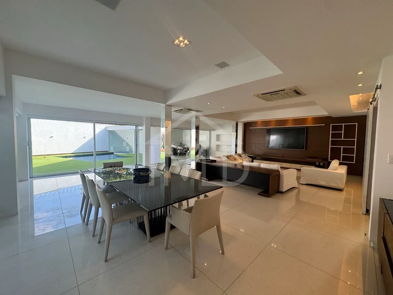 Furnished house with 4 en-suite bedrooms and open kitchen — photo 28
