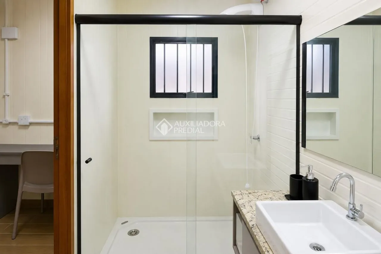 1-bedroom apartment with a compact kitchenette and 20 m² — photo 10