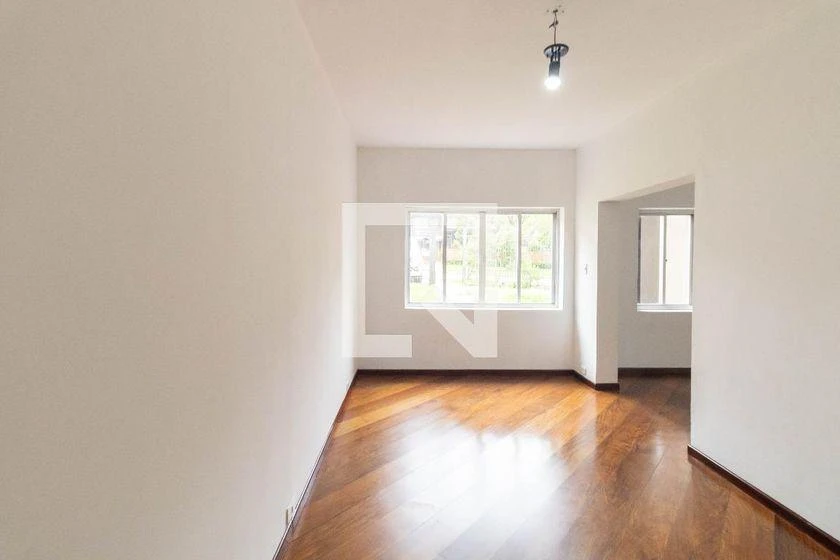 3-bedroom house with wood or laminate floors in Curitiba — photo 19
