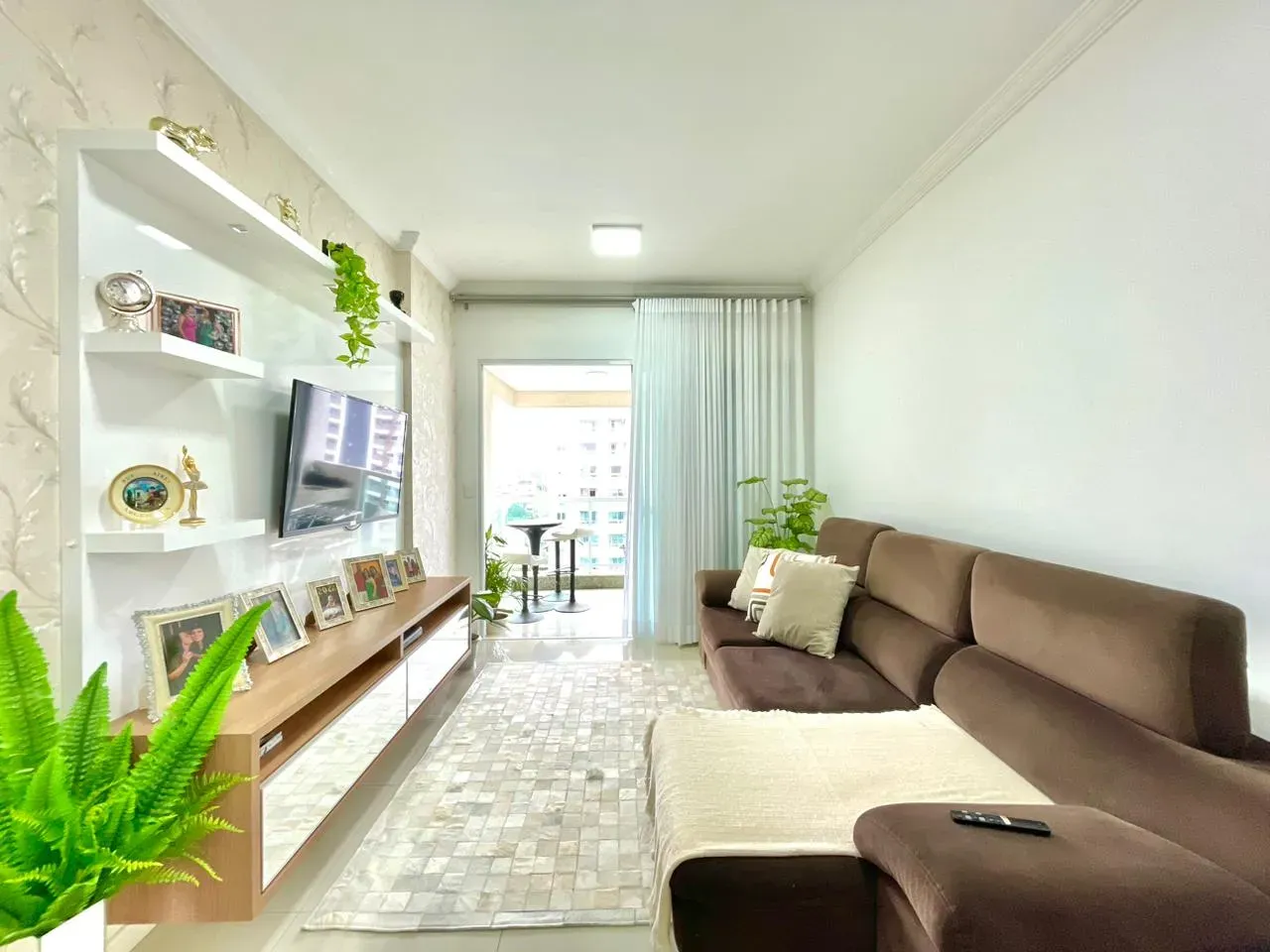 Furnished 2-bedroom apartment with balcony on the 8th