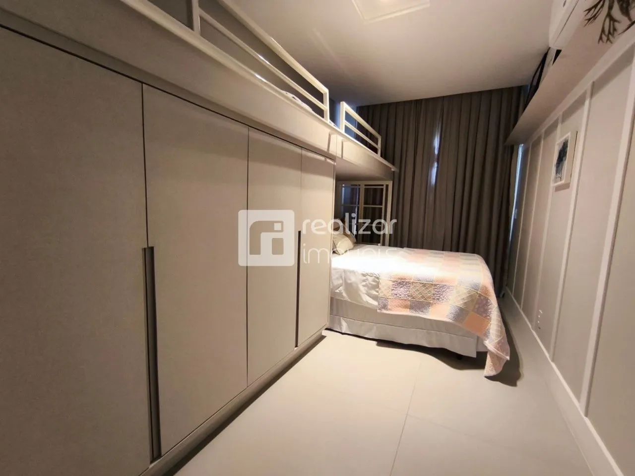 Furnished 3rd-floor apartment with 2 en-suites 170 m² — photo 3