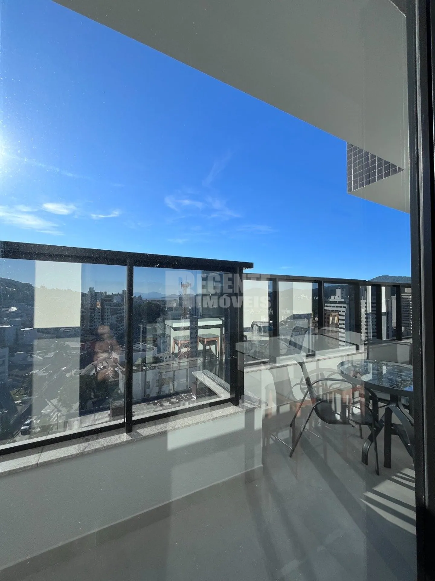 Apartamento amueblado de 2 dormitorios con balcón — photo 30