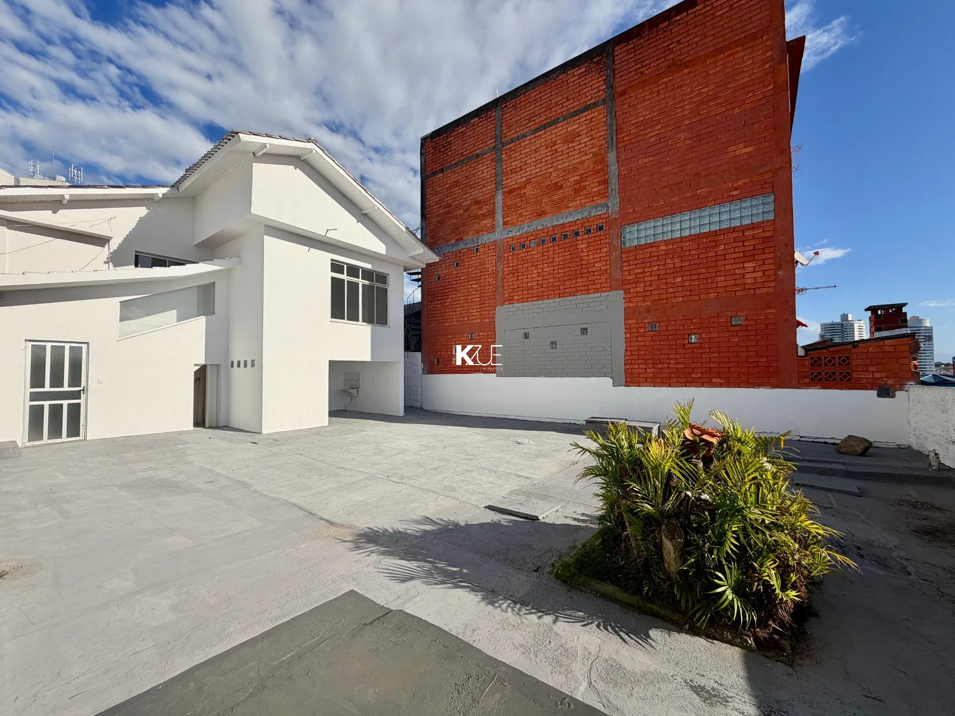 3-bedroom house with a suite, 324 m² total area — photo 18