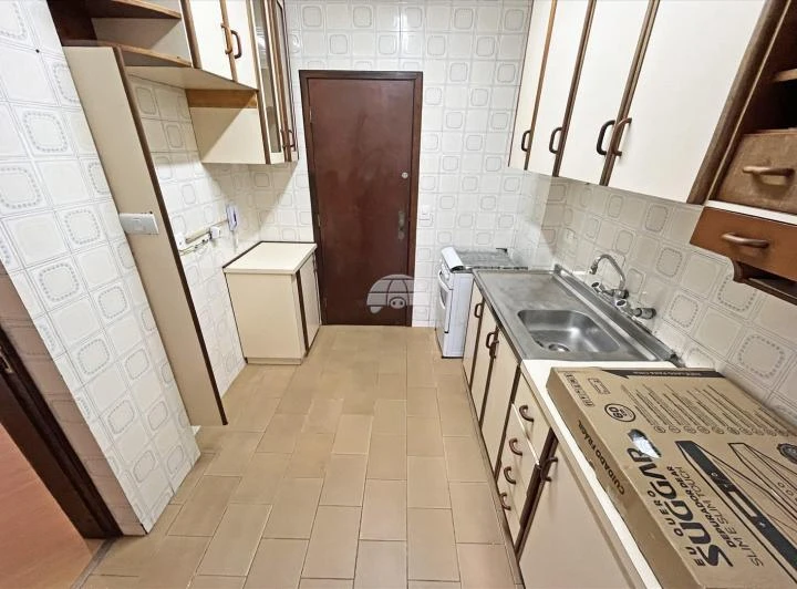 Unfurnished 3-bedroom apartment with private garden — photo 8
