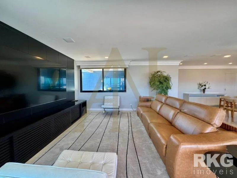 Furnished apartment with 4 bedrooms and water and city views — photo 12