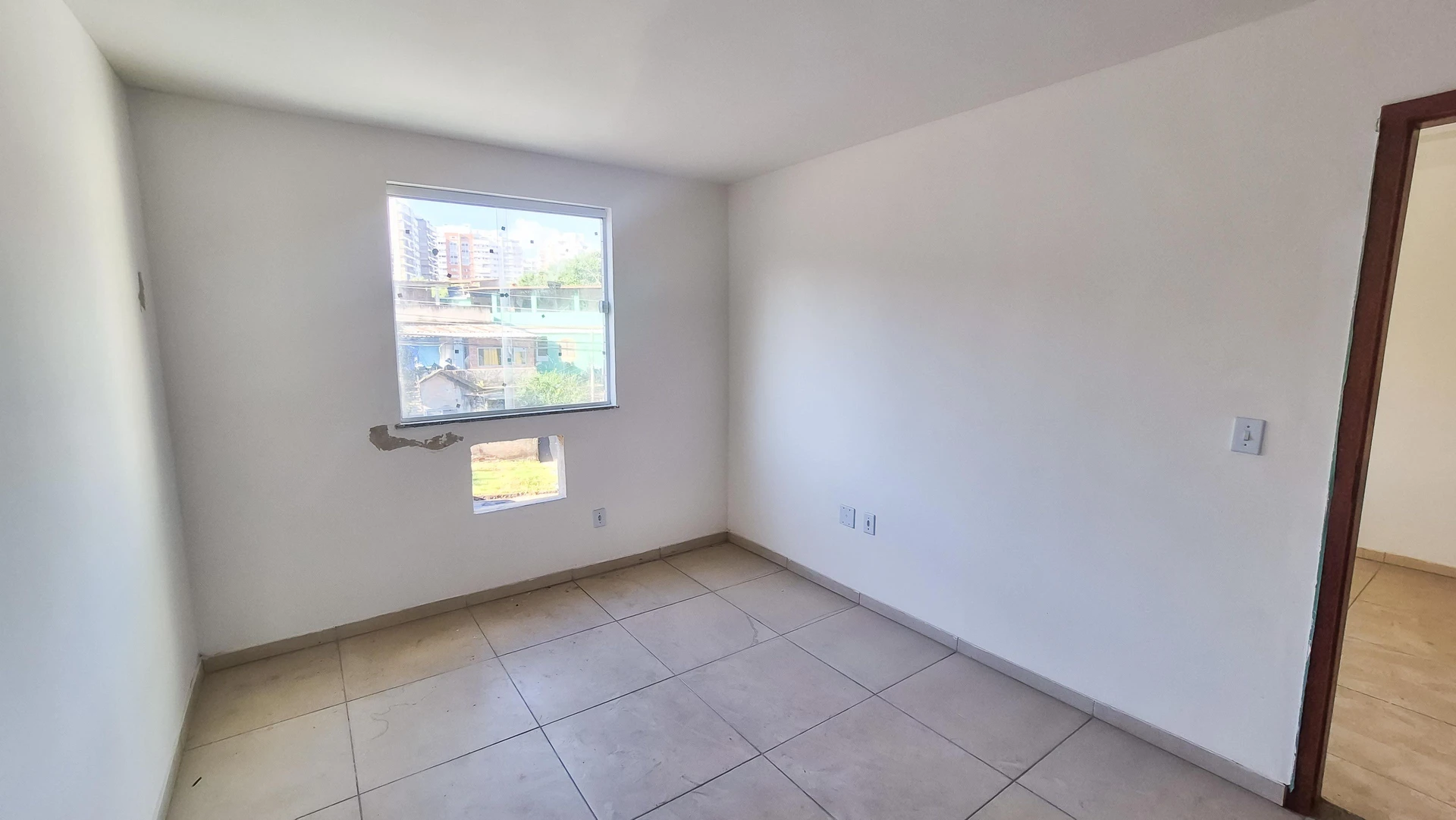 Apartamento com 2 quartos e box de vidro no banheiro — photo 9