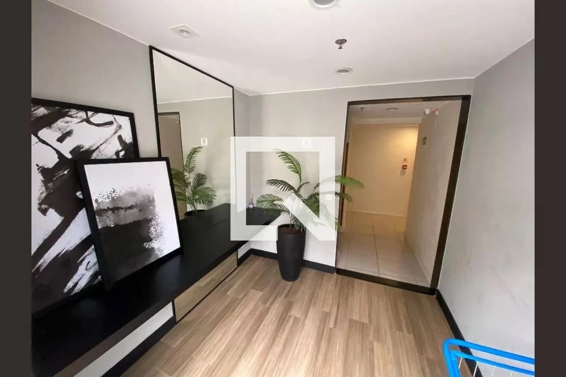 2-bedroom apartment in a building with a gym — photo 8