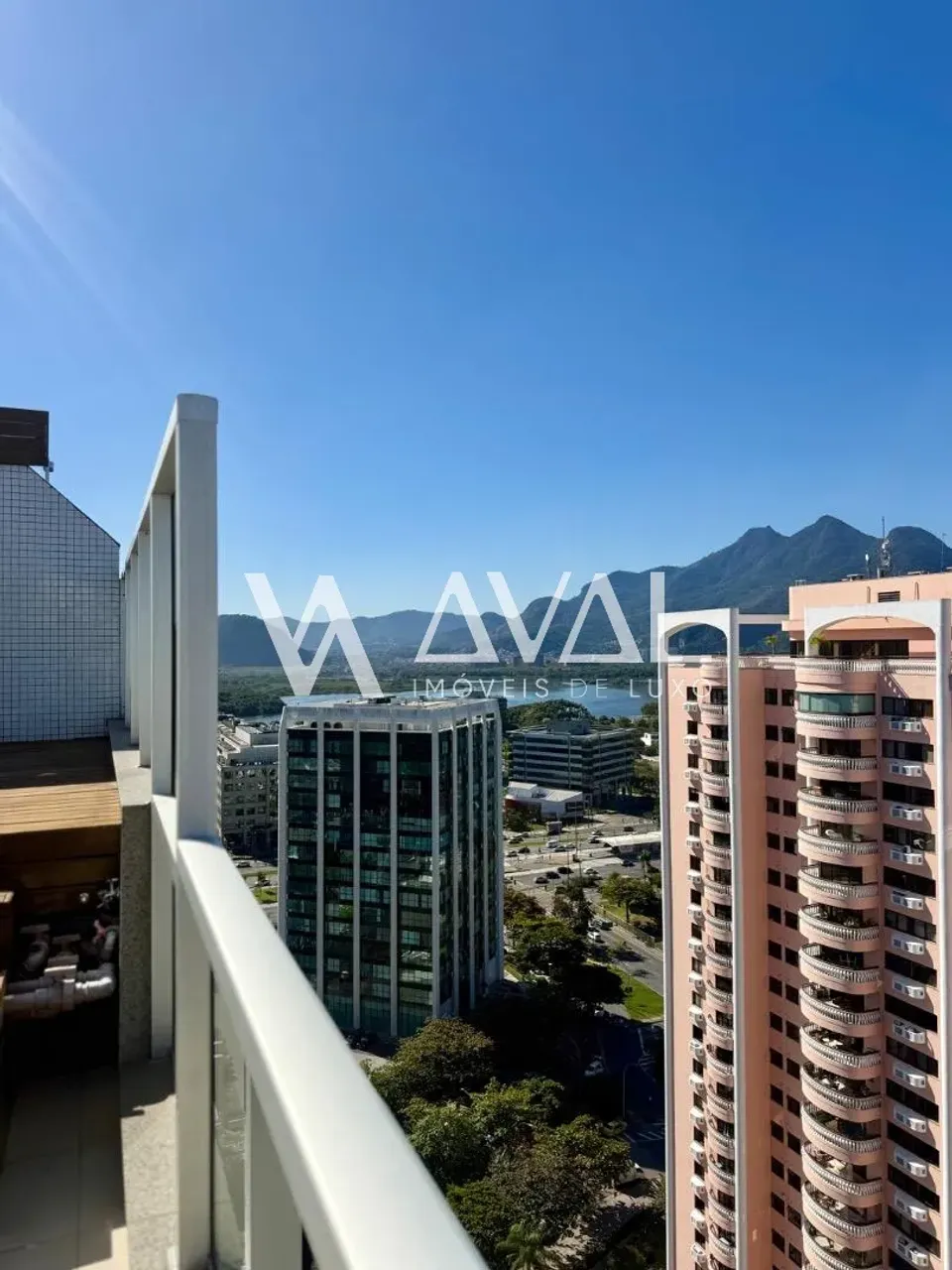 190 m² duplex penthouse with 3 suites and pool — photo 18