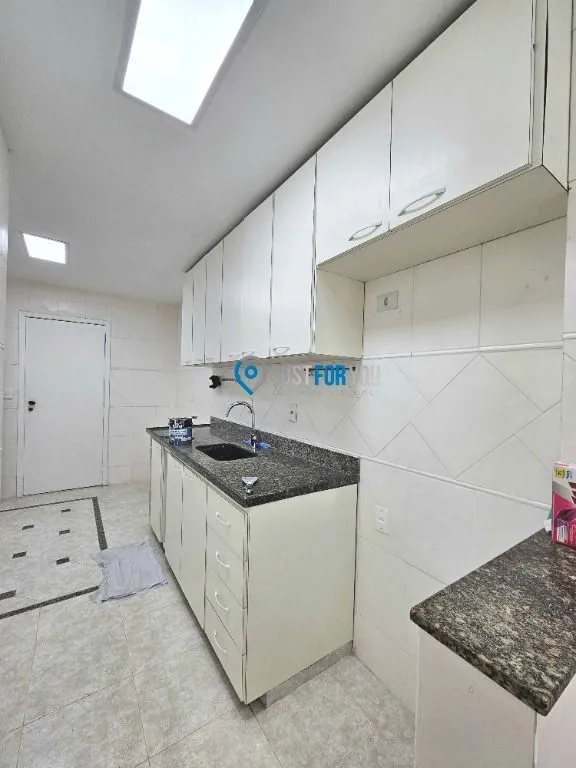 Walk-in closet in a 3-bedroom apartment, 128 m² — photo 7