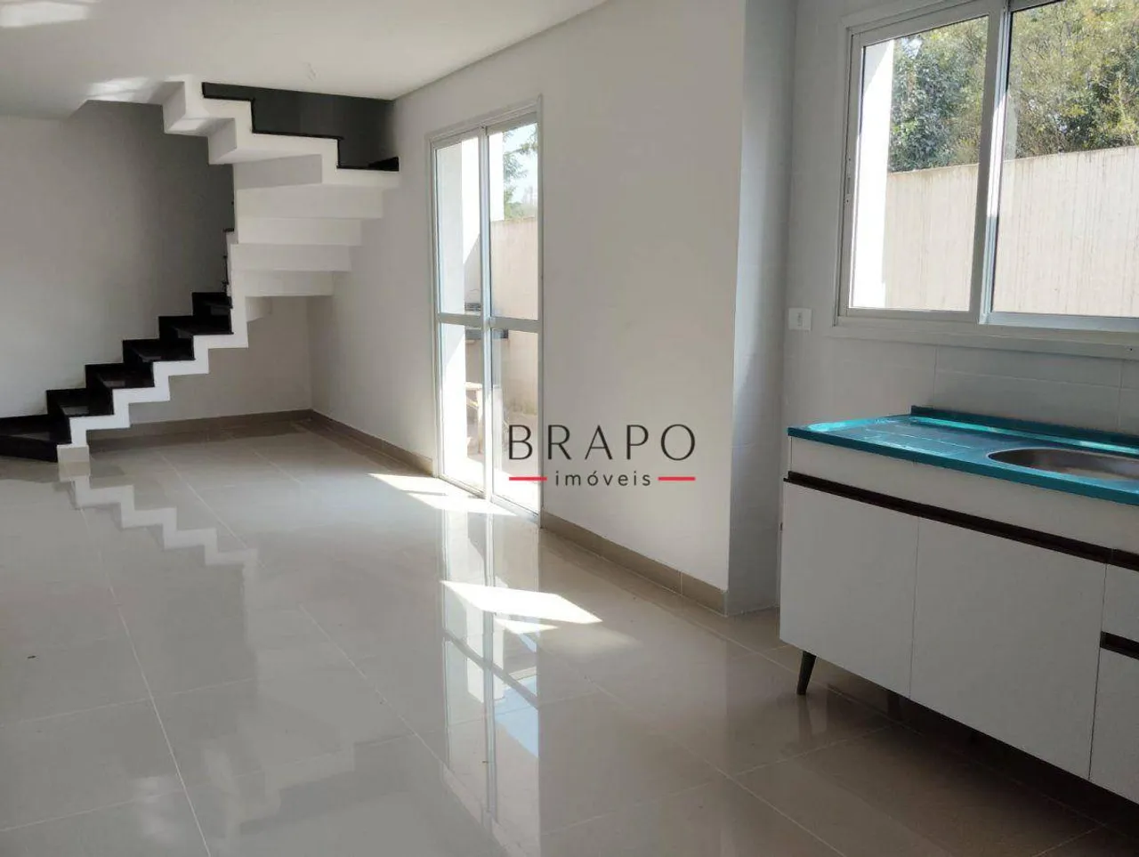 Sobrado com 3 dormitórios e churrasqueira privativa — photo 3