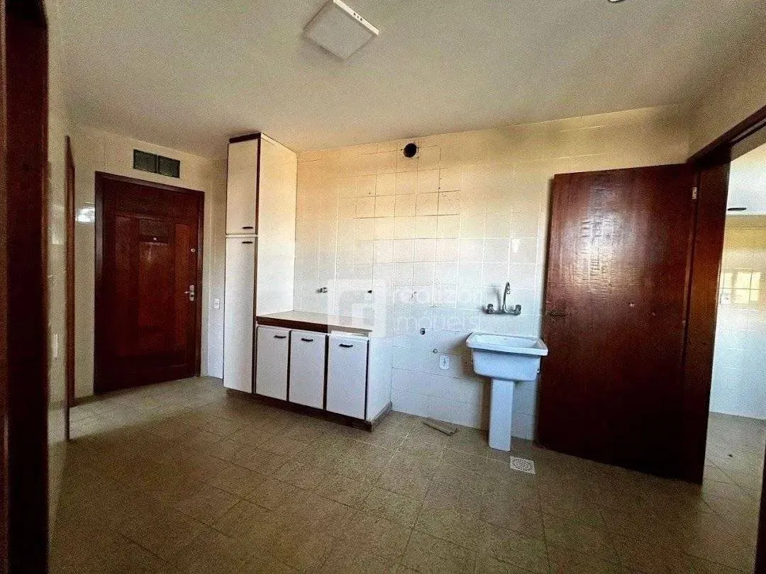 4-bedroom apartment with 3 en-suite baths and 303 m² — photo 34