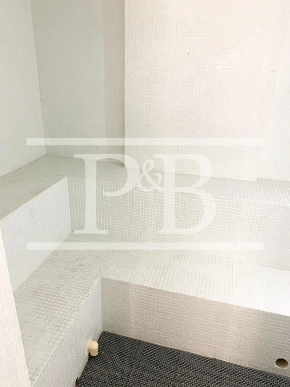 4-bedroom apartment with a separate kitchen and 312 m² — photo 4