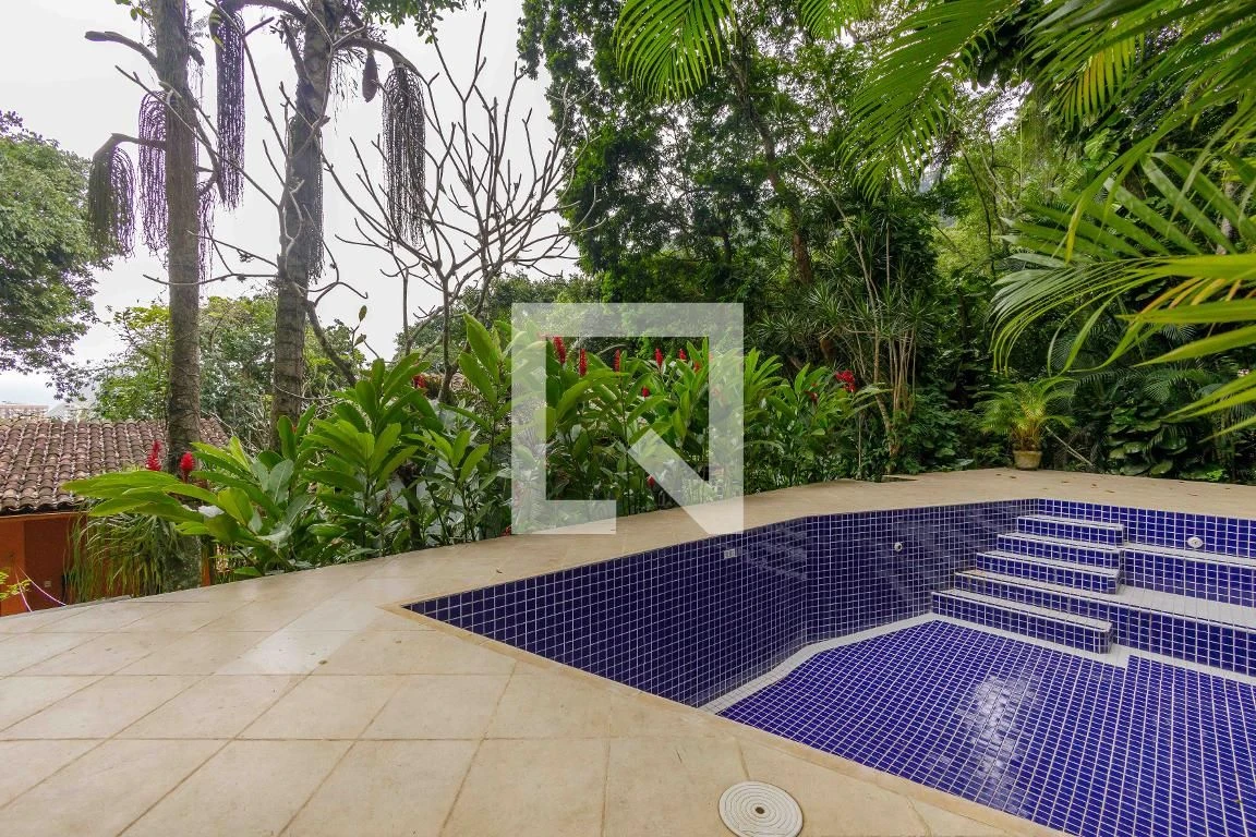 4-bedroom house with a walk-in closet in Rio de Janeiro — photo 20