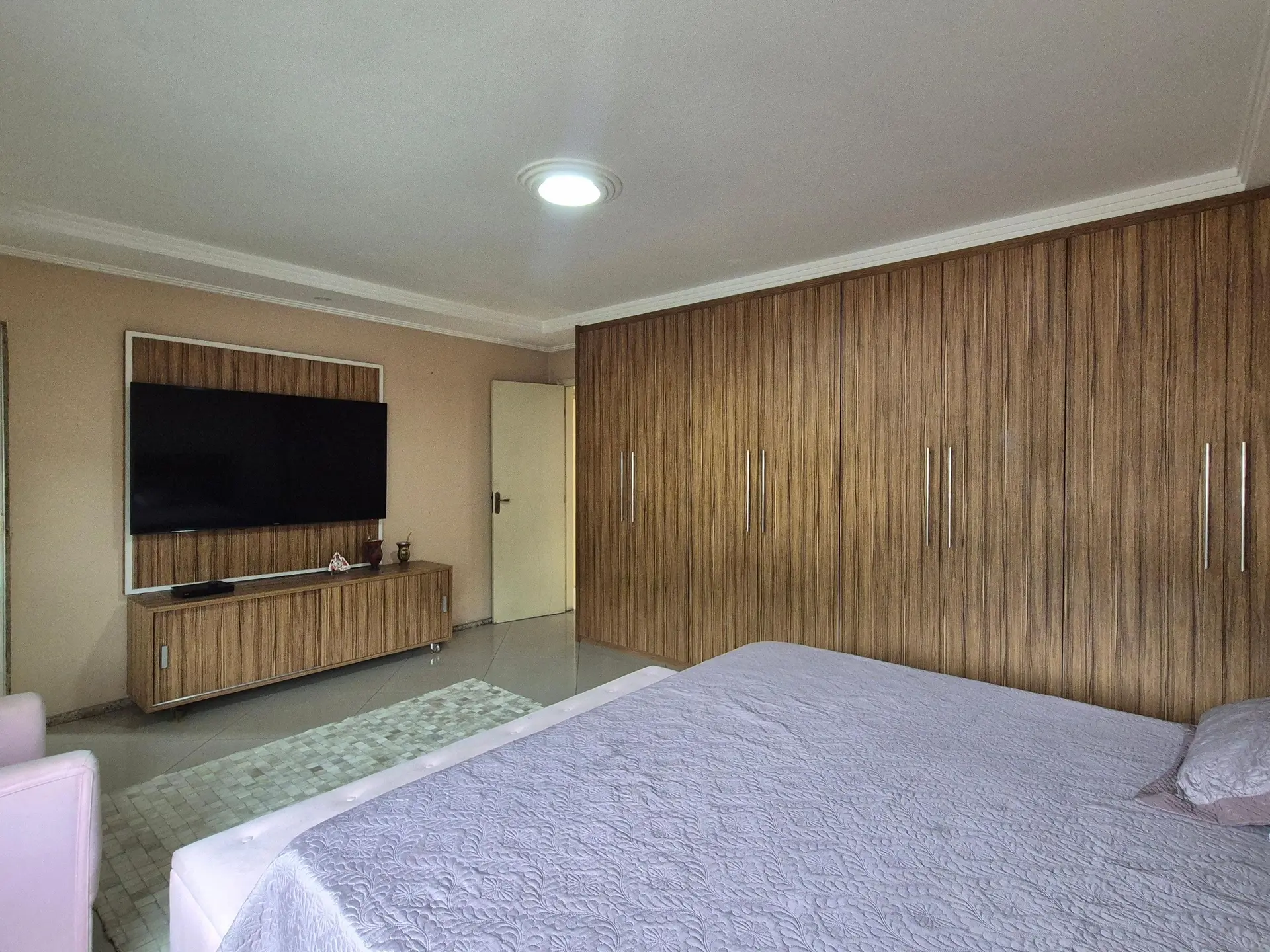 Jacuzzi in a 3-bedroom house, 400 m² — photo 6