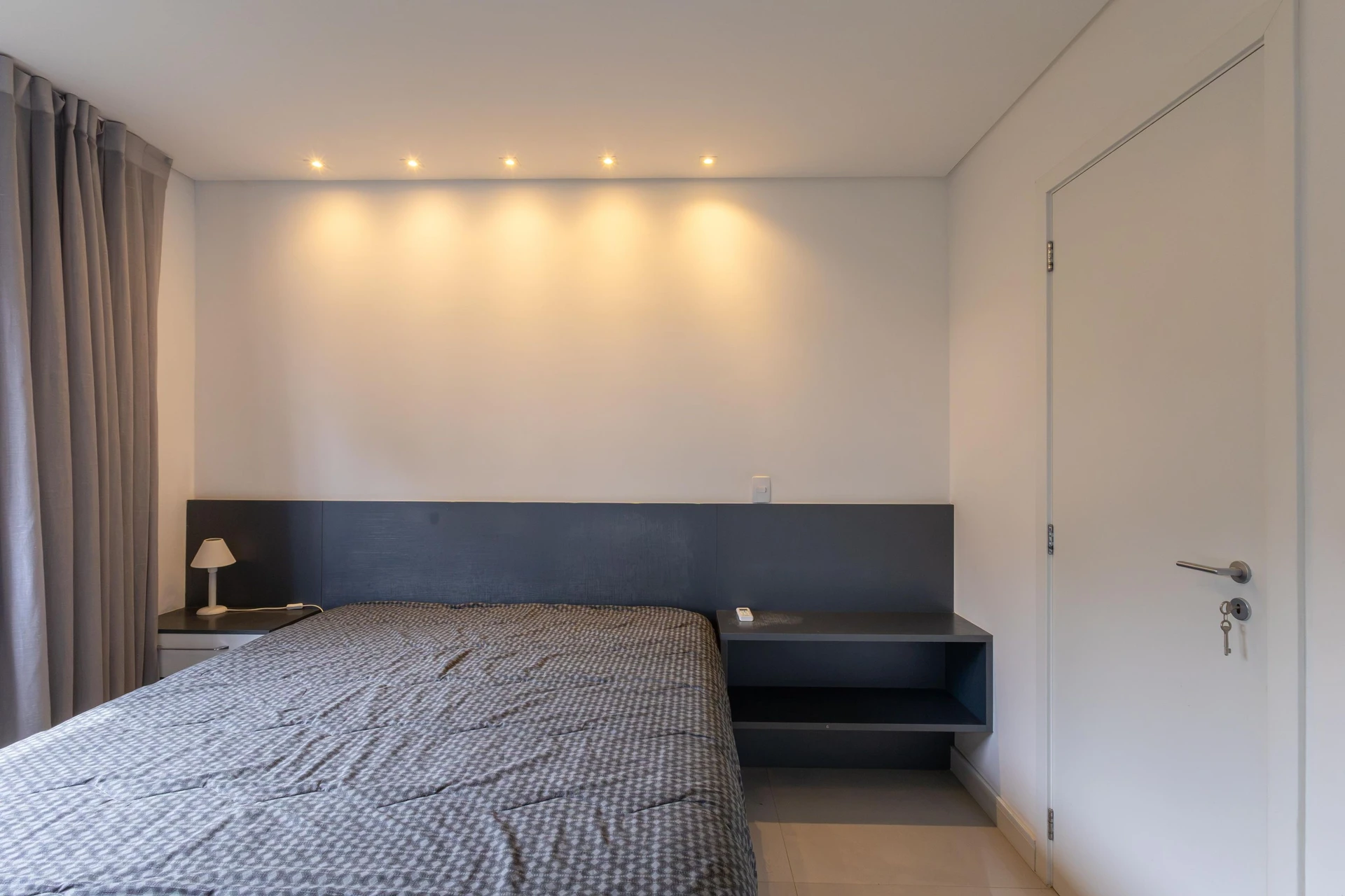 2-bedroom apartment with a glass-enclosed balcony — photo 38